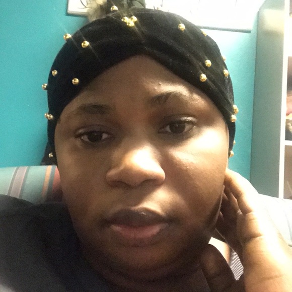 Meet your Posher, Isatou - Picture 1 of 1